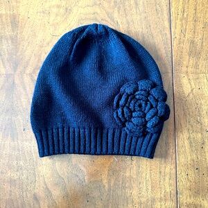 Women’s or girls navy hat with flour appliqué. One size.